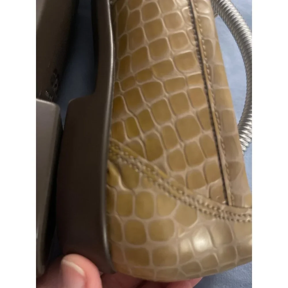 SAS Beige Croc-Embossed Leather Loafers‎ Size 8N Comfort Foot Bed USA